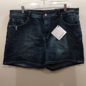 Denim shorts with embroidered back pockets